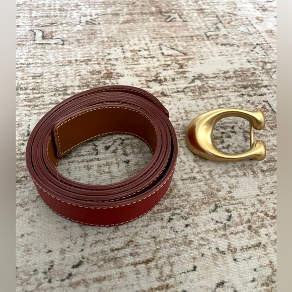 Coach Leather Belt Burgundy brown Reversible With Gold C Logo Size Large - Picture 1 of 5